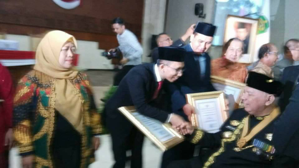 Guru MAN 2 Kukar Peroleh Penghargaan dari Gubernur
